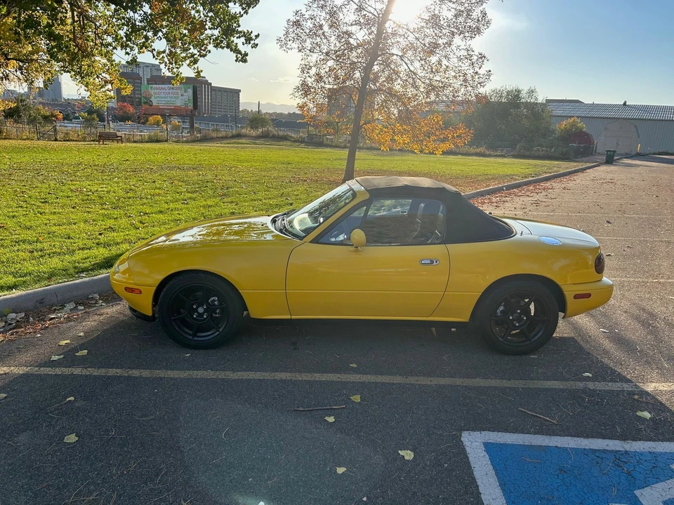 1992 Mazda NA MX-5 Miata - Image 5 of 9