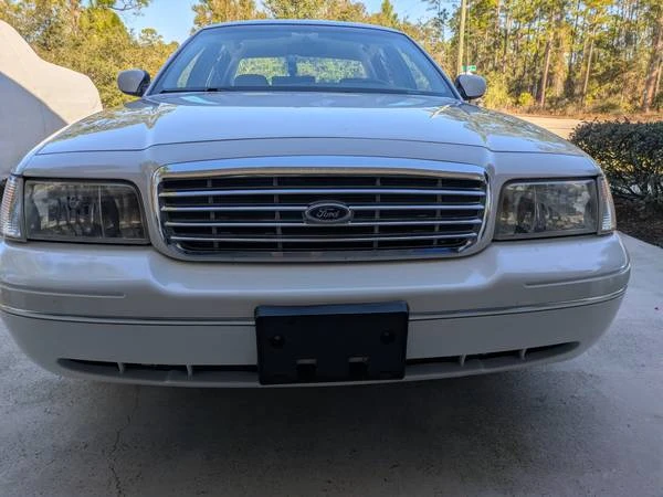 2000 Ford Crown Victoria - Image 3 of 21