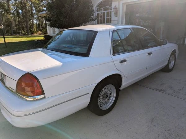 2000 Ford Crown Victoria - Image 5 of 21
