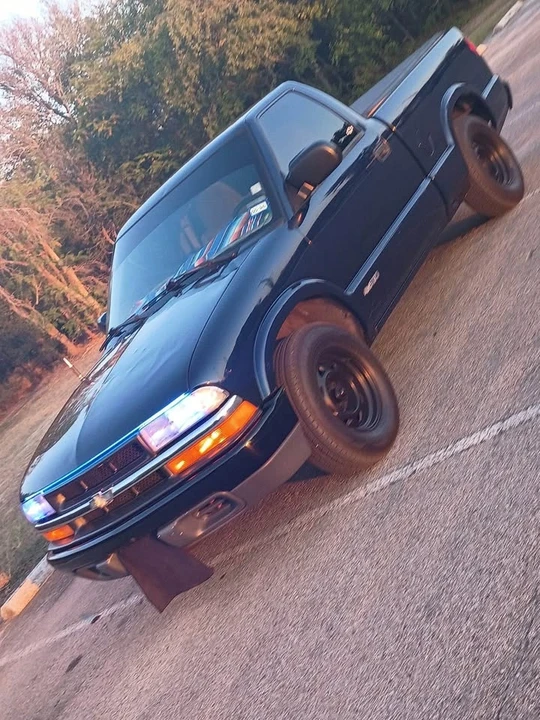 2002 Chevrolet S-10 - Image 3 of 7