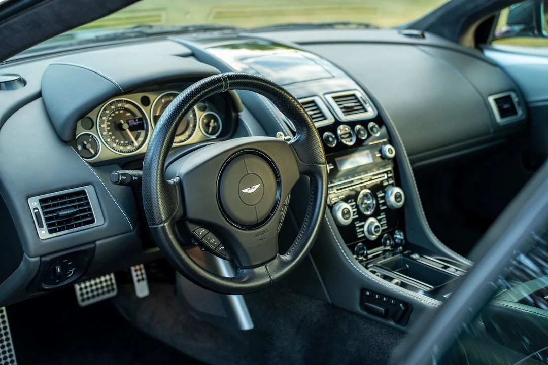 Aston Martin DBS (2008-2012) - Image 8 of 11