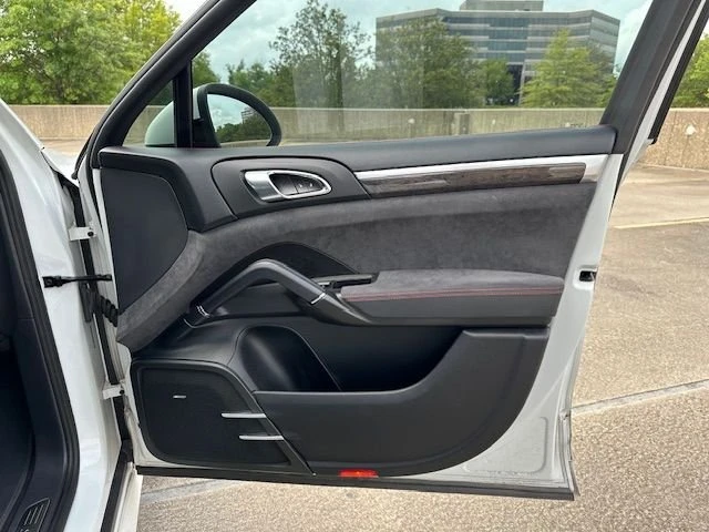 2013 Porsche 958 Cayenne GTS - Image 10 of 20