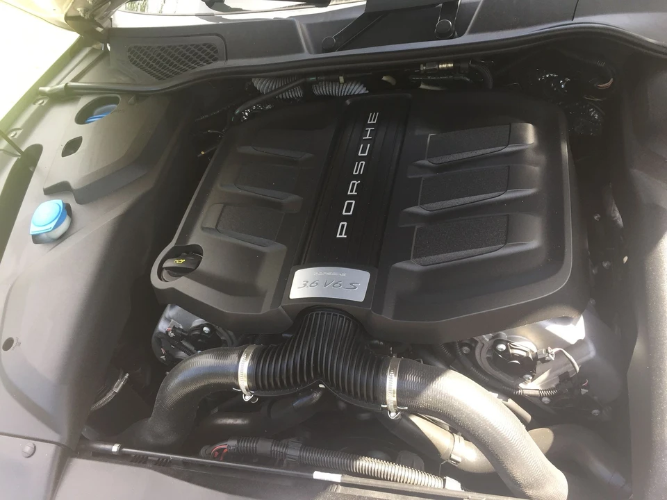 2015 Porsche 958 Cayenne S - Image 8 of 9