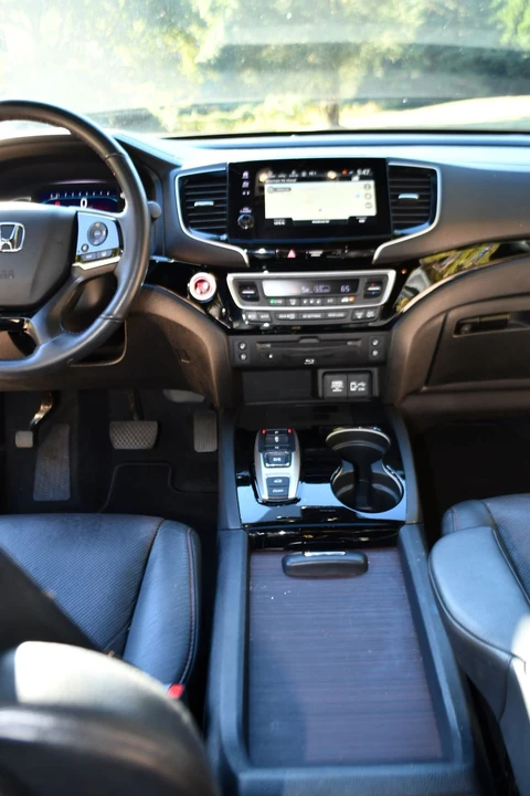 2020 Honda Pilot 3rd Gen - Image 11 of 12