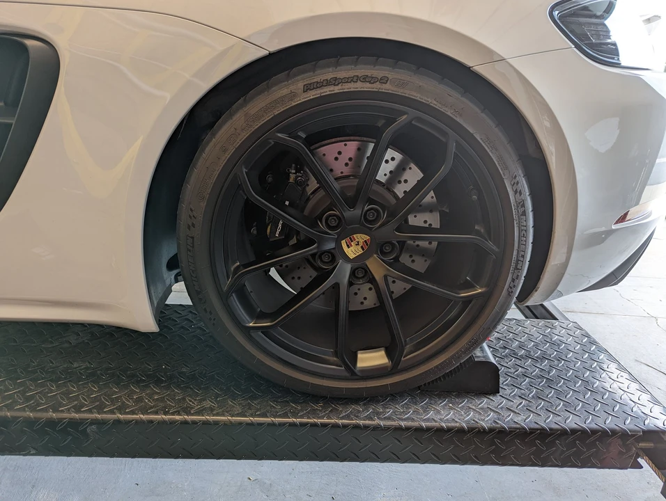 2021 Porsche 718 Boxster Spyder - Image 14 of 17