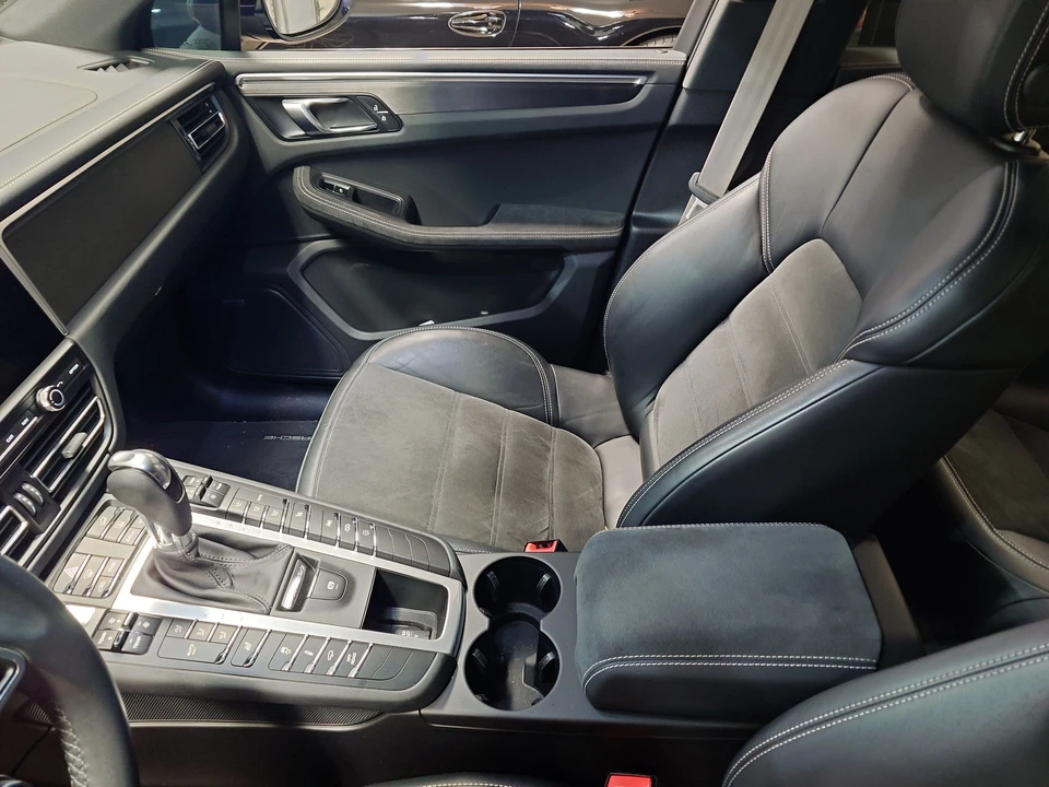 2021 Porsche Macan GTS - Image 19 of 26