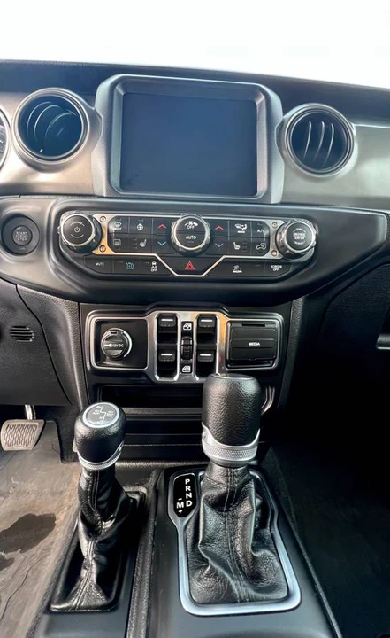 2023 Jeep JL Wrangler - Image 5 of 10