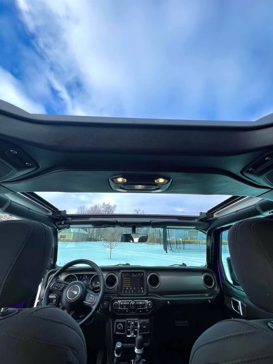 2023 Jeep JL Wrangler - Image 9 of 10