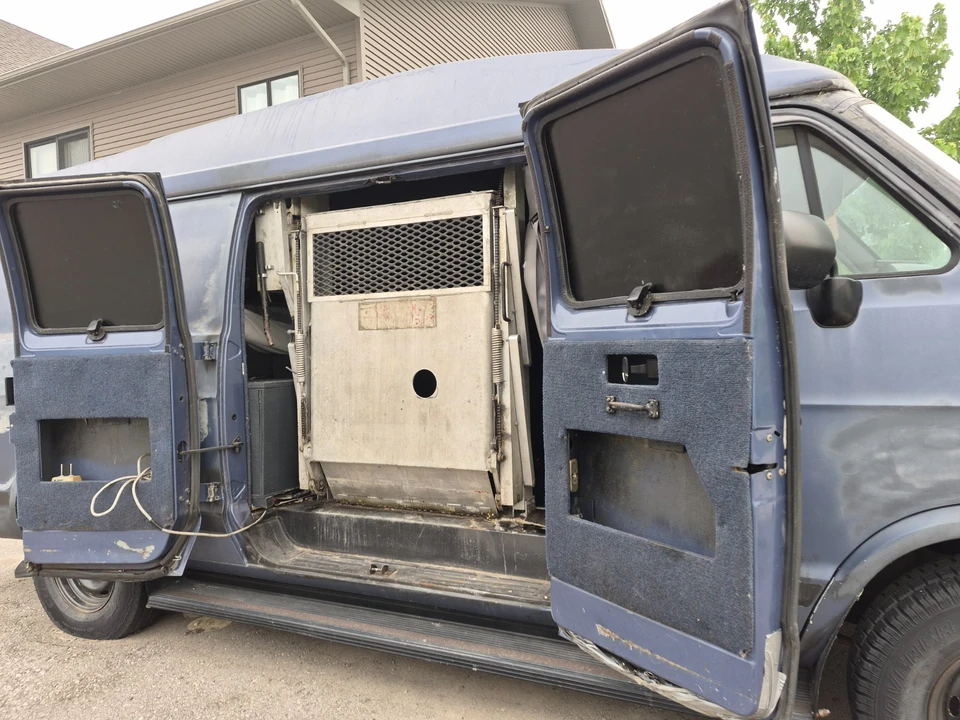 1997 Dodge Ram Van - Image 23 of 24