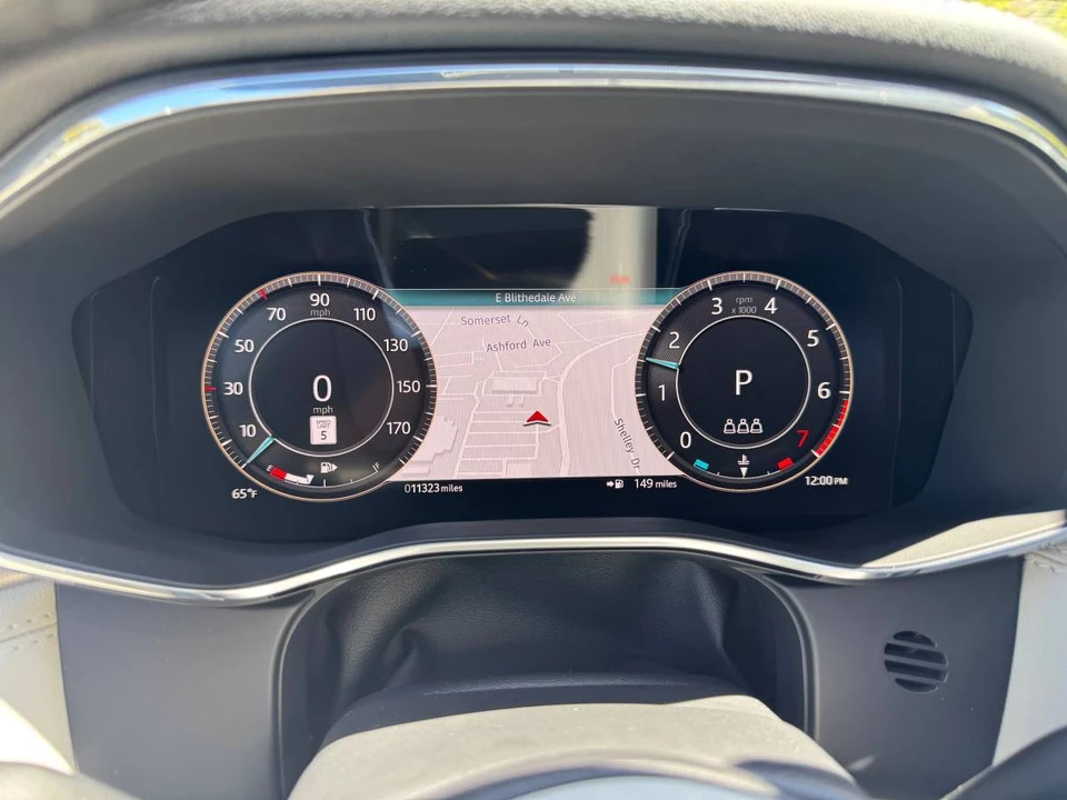 2024 Jaguar F-Pace - Image 10 of 15
