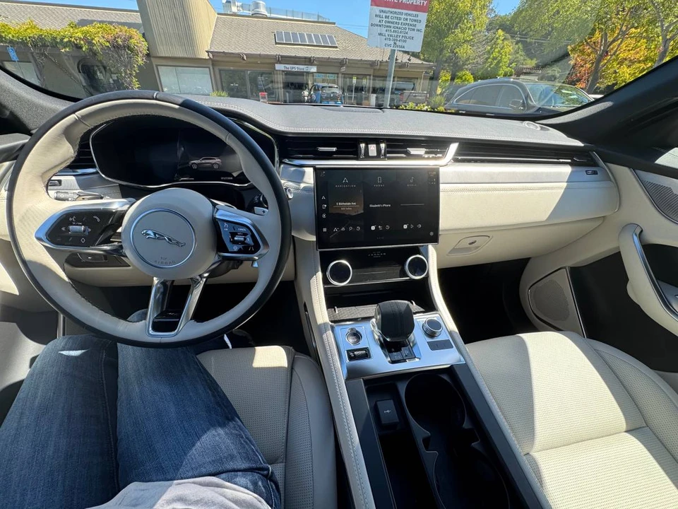 2024 Jaguar F-Pace - Image 7 of 15