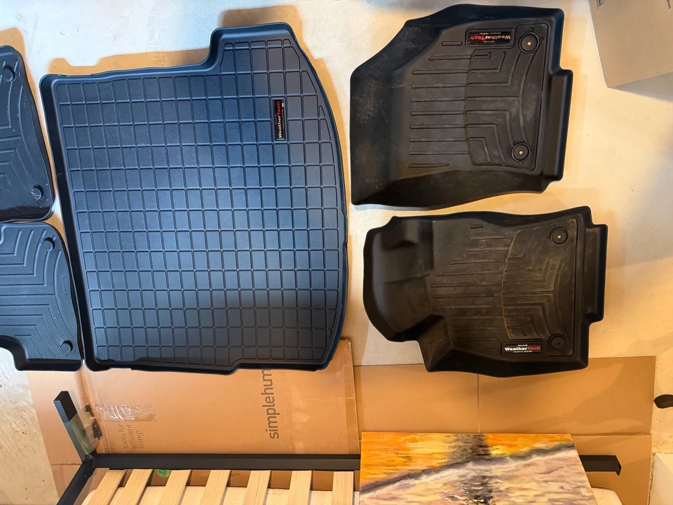 Parts & Memorabilia Seats & Interior - Image 2 of 2