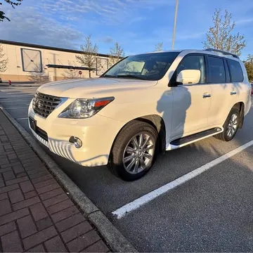 For Sale: Lexus LX 570 clean title

2009 Lexus LX570
230,000 KM
Clean SUV, very good condition.
Runs