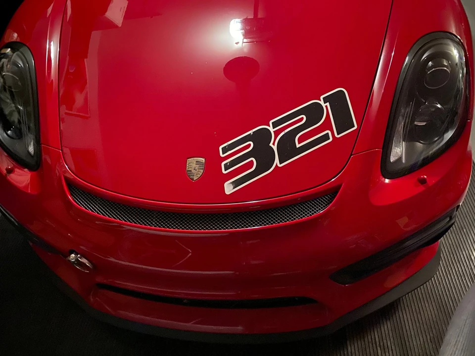 2016 Porsche 981 Cayman GT4 - Image 9 of 10