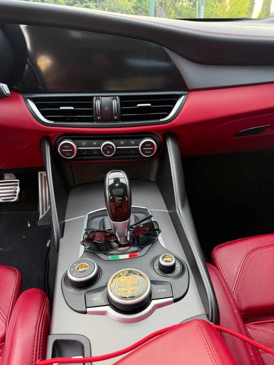 2017 Alfa Romeo Giulia - Image 10 of 23