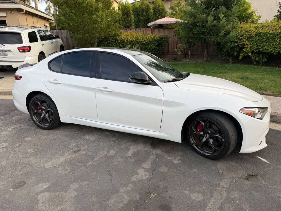 2017 Alfa Romeo Giulia - Image 22 of 23