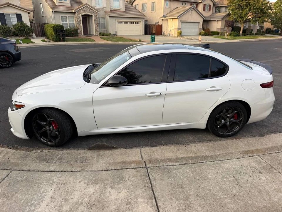 2017 Alfa Romeo Giulia - Image 18 of 23