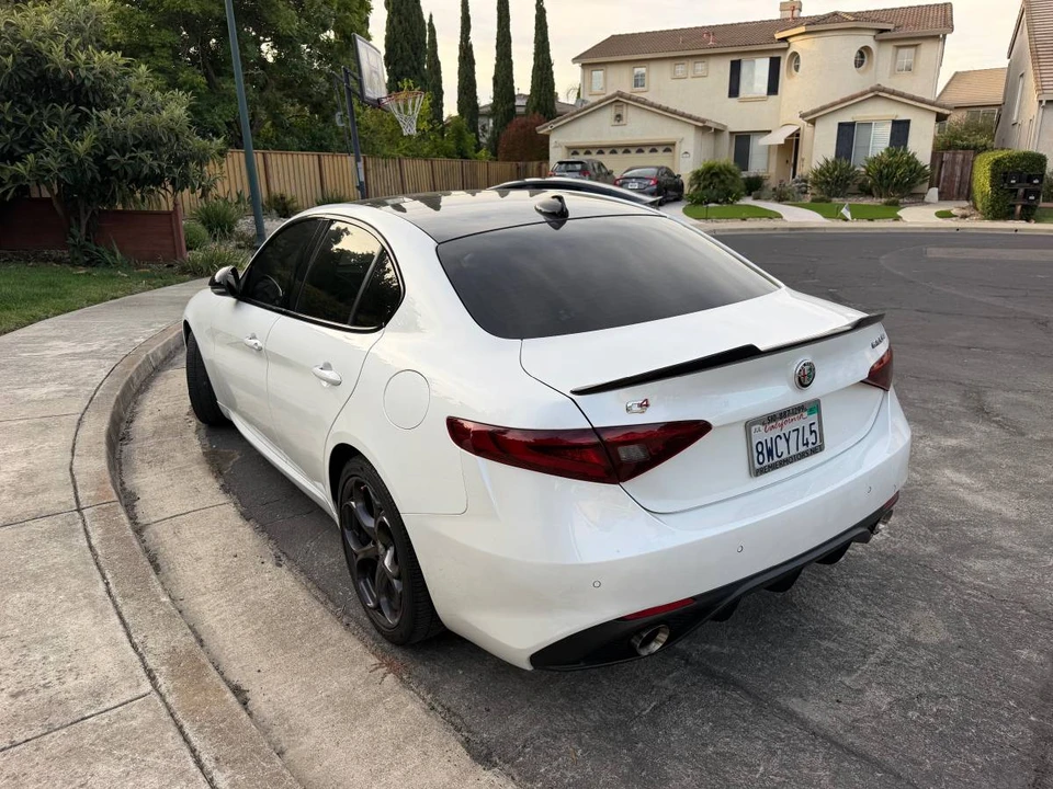 2017 Alfa Romeo Giulia - Image 17 of 23
