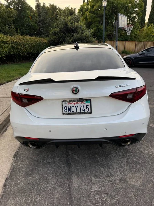 2017 Alfa Romeo Giulia - Image 16 of 23