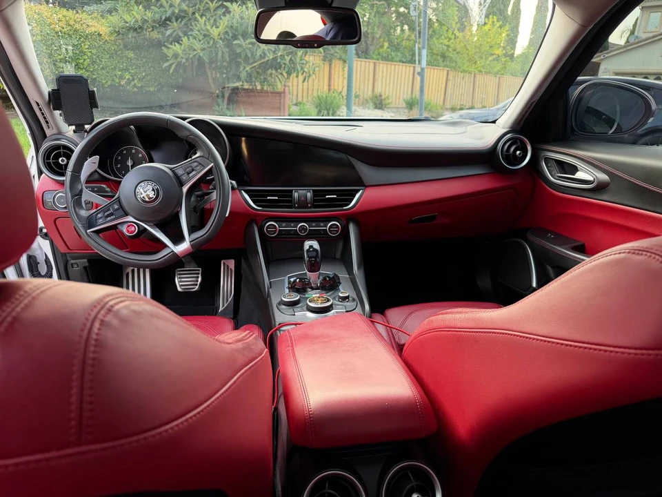 2017 Alfa Romeo Giulia - Image 12 of 23