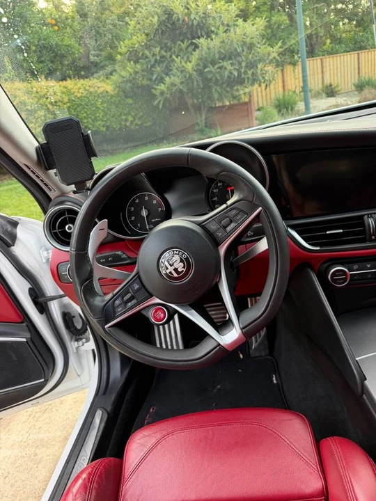 2017 Alfa Romeo Giulia - Image 11 of 23