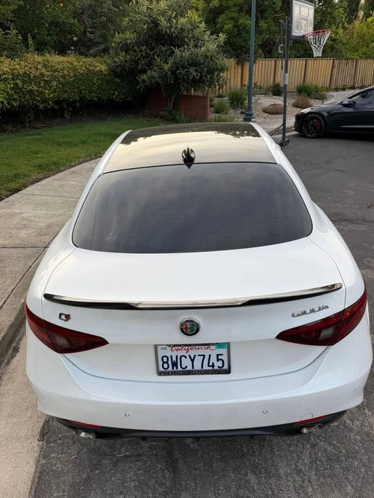 2017 Alfa Romeo Giulia - Image 15 of 23