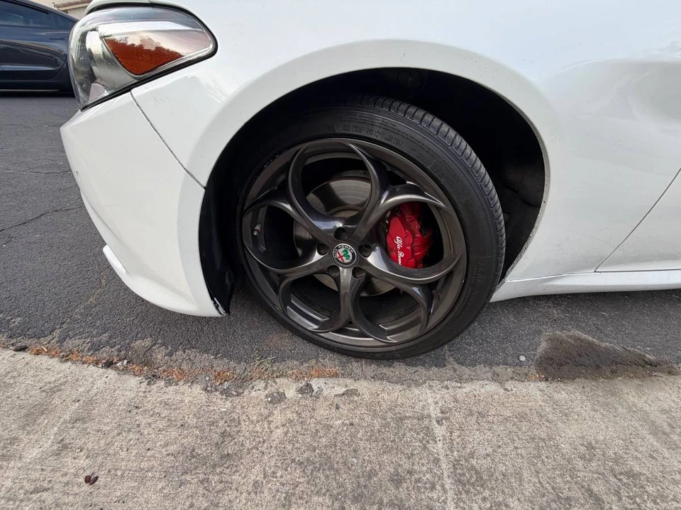 2017 Alfa Romeo Giulia - Image 4 of 23