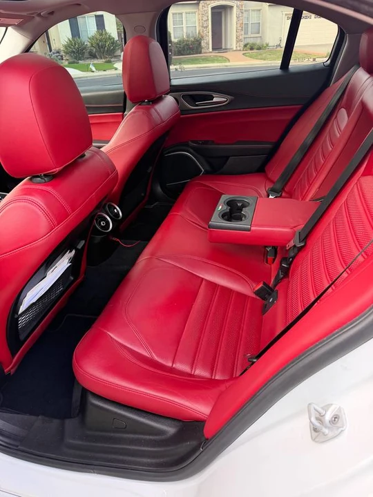 2017 Alfa Romeo Giulia - Image 13 of 23