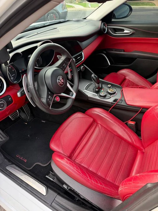 2017 Alfa Romeo Giulia - Image 14 of 23