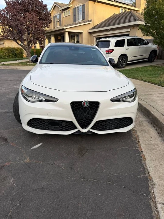 2017 Alfa Romeo Giulia - Image 21 of 23