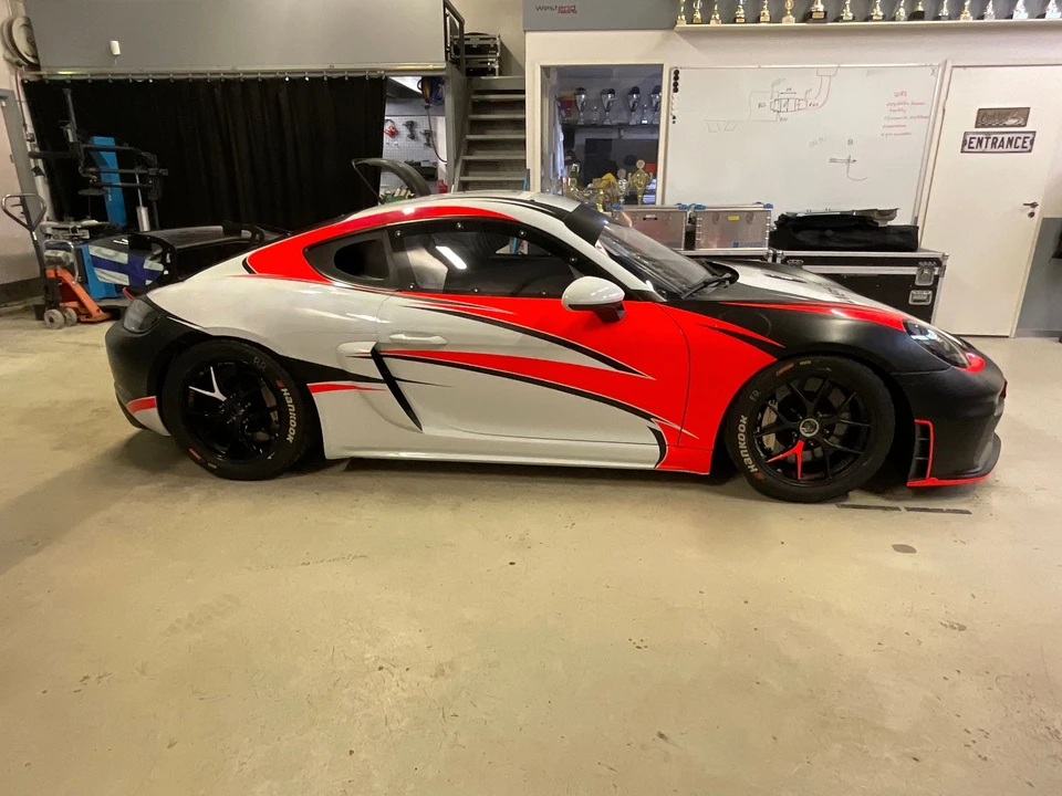2019 Porsche 718 Cayman GT4 - Image 10 of 31