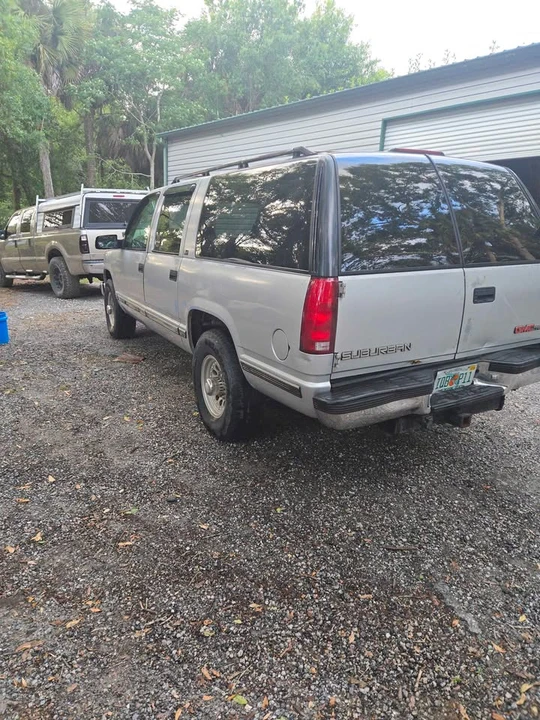 GMC Suburban - Image 3 of 10