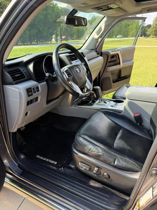 2011 Toyota 4Runner 5th Gen - Image 11 of 15
