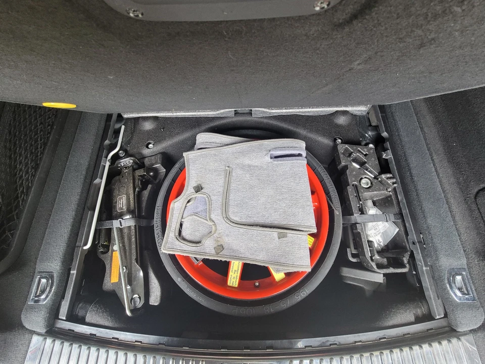 2011 Porsche 958 Cayenne - Image 3 of 27