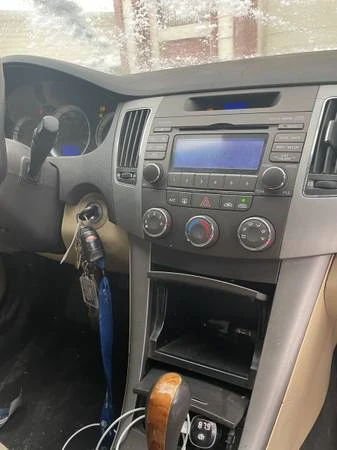 2009 Hyundai Sonata - Image 2 of 4
