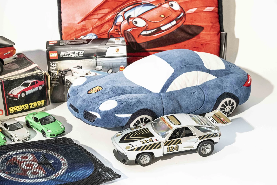 9999 Porsche - Image 3 of 31