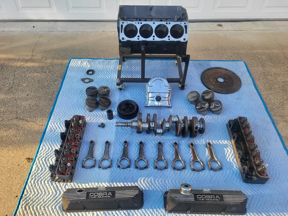 Parts & Memorabilia Engines - Image 2 of 29