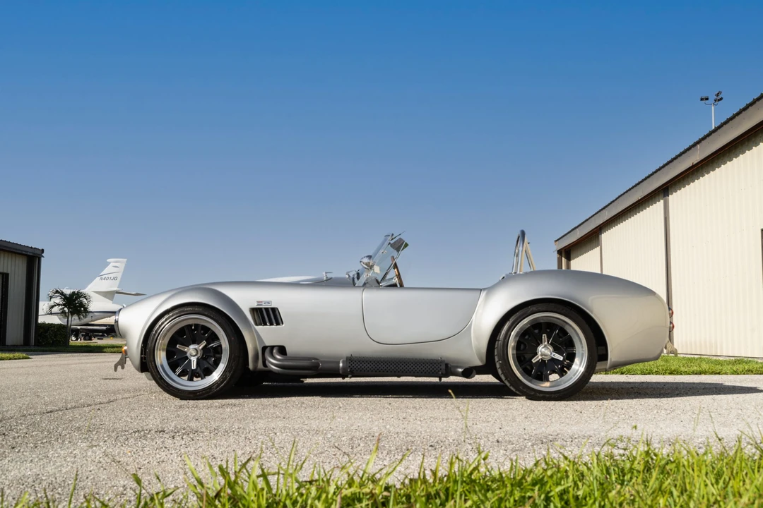 Shelby Cobra Replica - Image 5 of 31