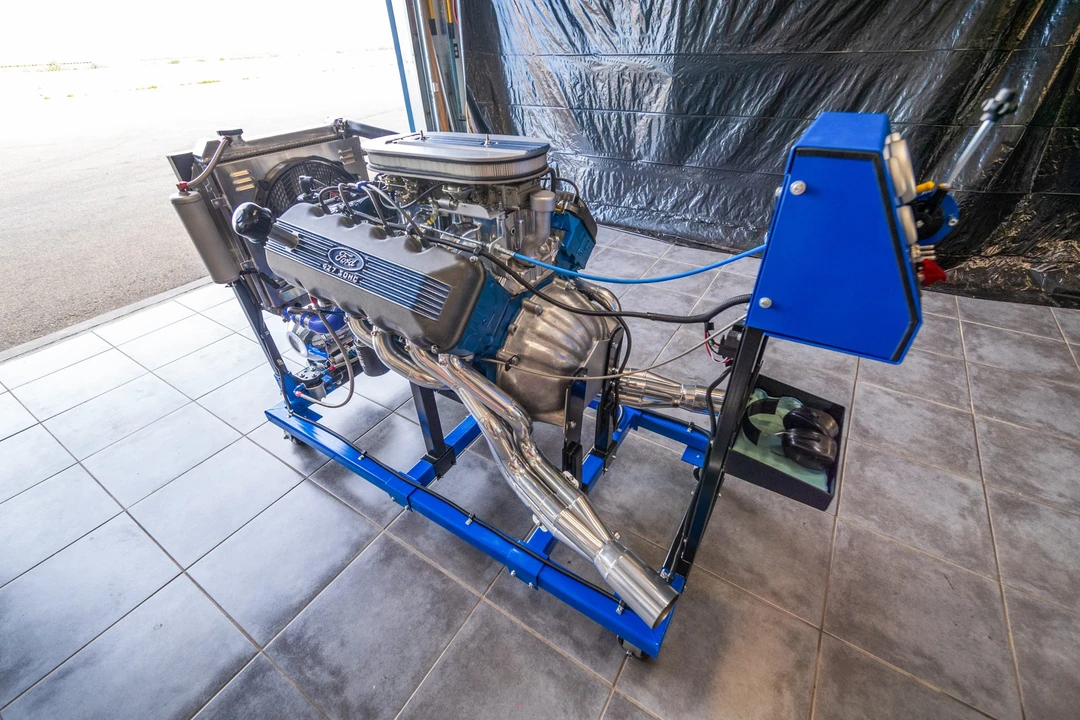 Parts & Memorabilia Engines - Image 14 of 31