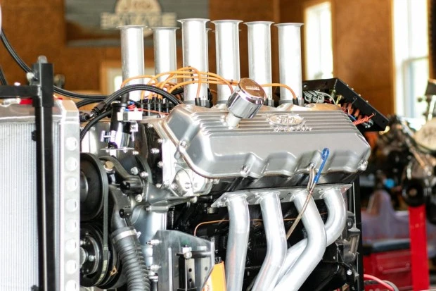 Parts & Memorabilia Engines - Image 3 of 5