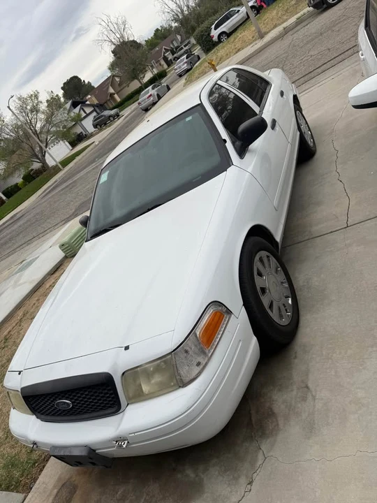 Ford Crown Victoria - Image 3 of 3