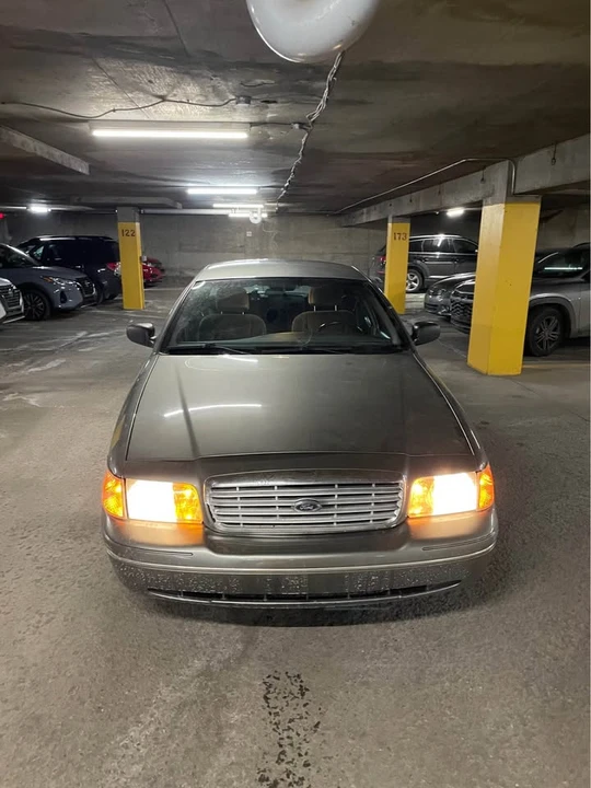 2003 Ford Crown Victoria - Image 2 of 6