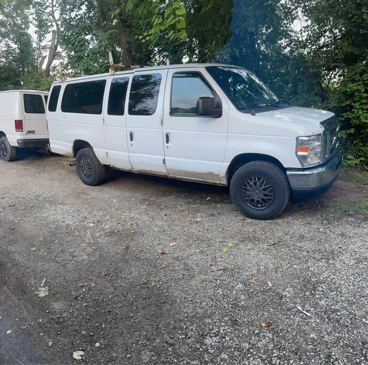 Ford Econoline Van - Image 5 of 7