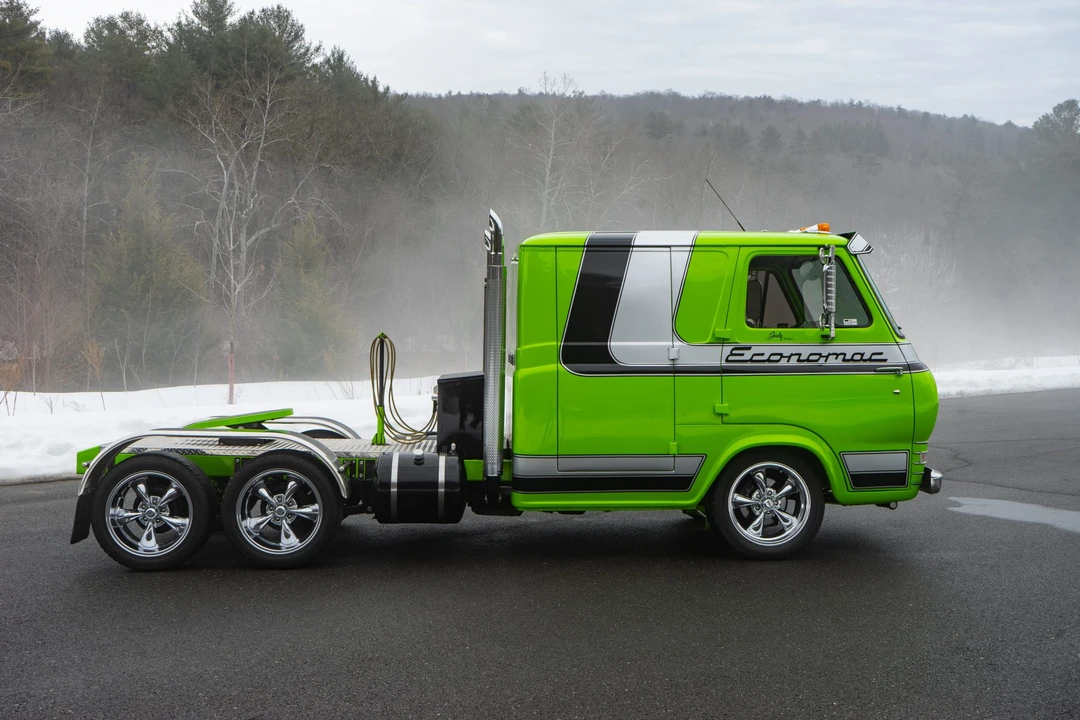 Ford Econoline Van - Image 7 of 31