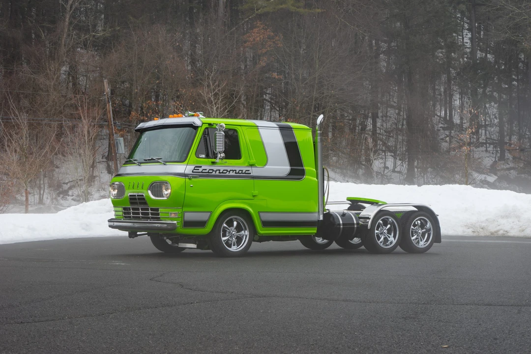Ford Econoline Van - Image 8 of 31