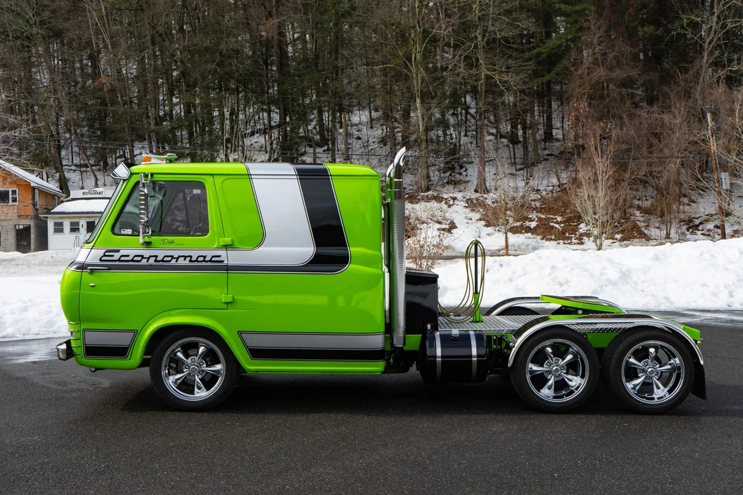 Ford Econoline Van - Image 11 of 31