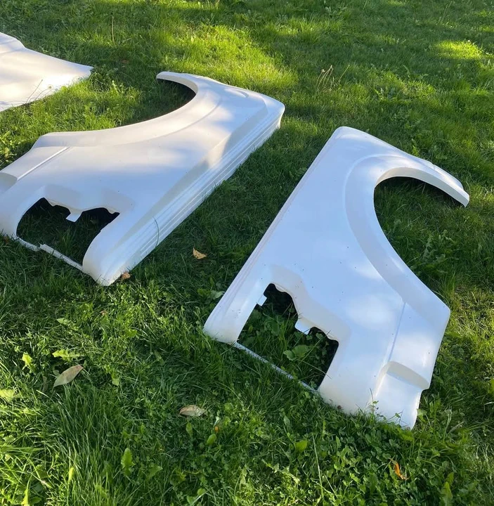 2004 Parts & Memorabilia Bodywork - Image 2 of 4