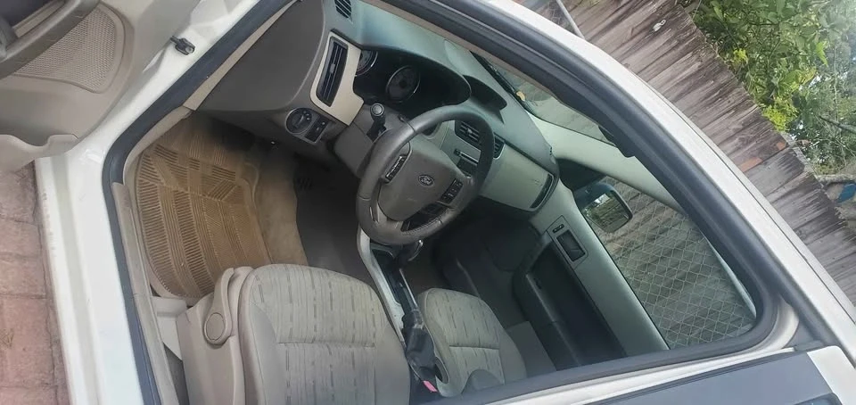 2010 Ford Focus 2nd Gen - Image 2 of 6