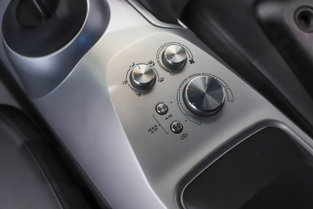 2005 Ford GT 1st Gen - Image 25 of 31