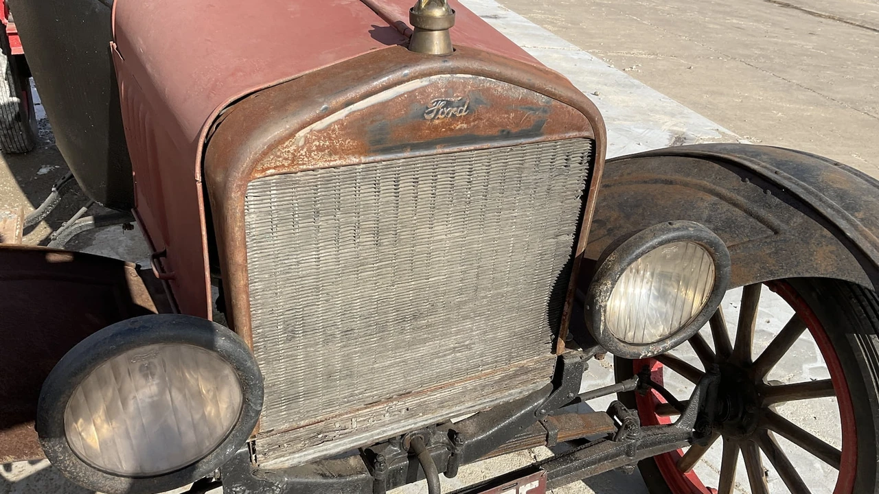 Ford Model T Pickup & Model TT - Image 4 of 10
